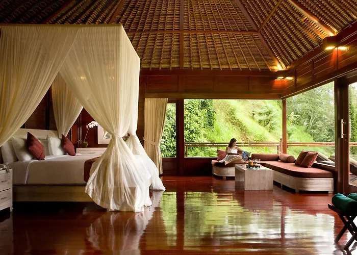 Kupu Kupu Barong And Tree 5*