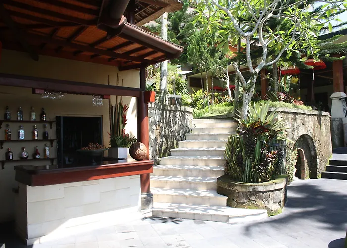 Kupu Kupu Barong And Tree 5*