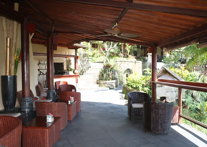 Kupu Kupu Barong And Tree 5*