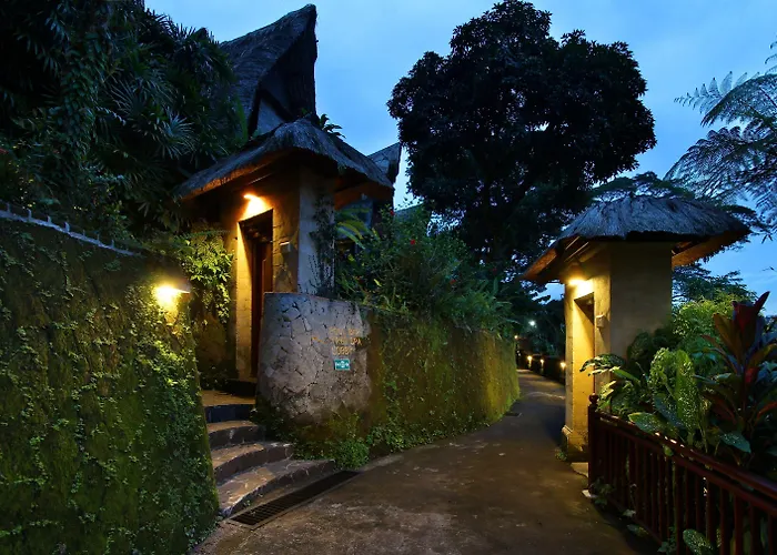 Kupu Kupu Barong And Tree 5*