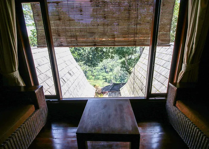 Kupu Kupu Barong And Tree 5*